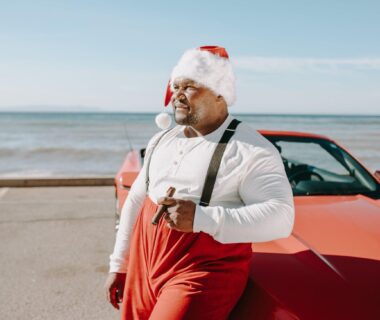 Timeless Christmas Wreaths & Perfect Tree Skirt